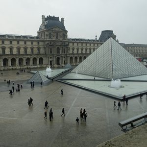 Musée du Louvre, à 6 min à pied de l'institut You Rêve, Paris 1er