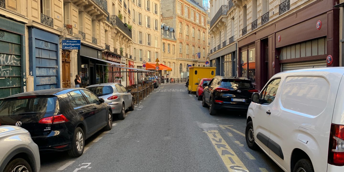 Rue d'Argenteuil, vue depuis le 7 où se trouve l'institut You Rêve Paris