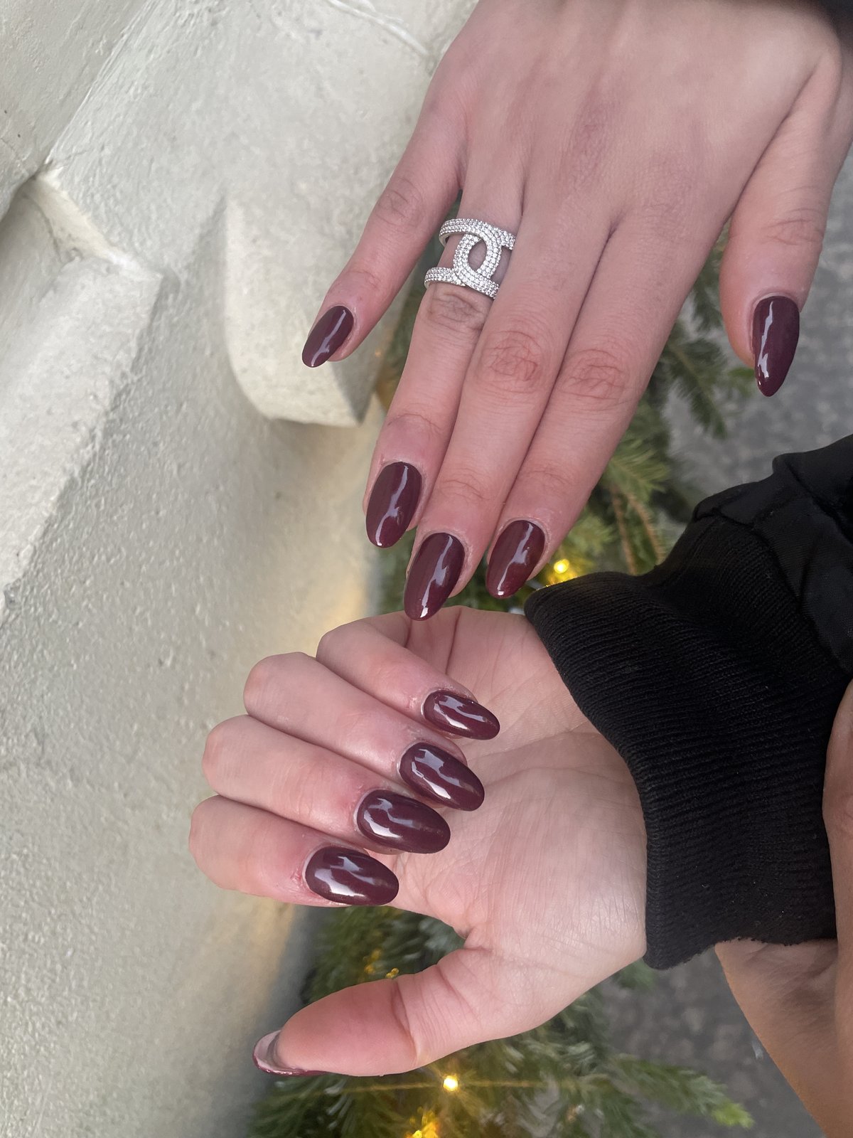 Extensions gel au chablon, semi-permanent bordeaux, ongles amande longs — You Rêve Paris