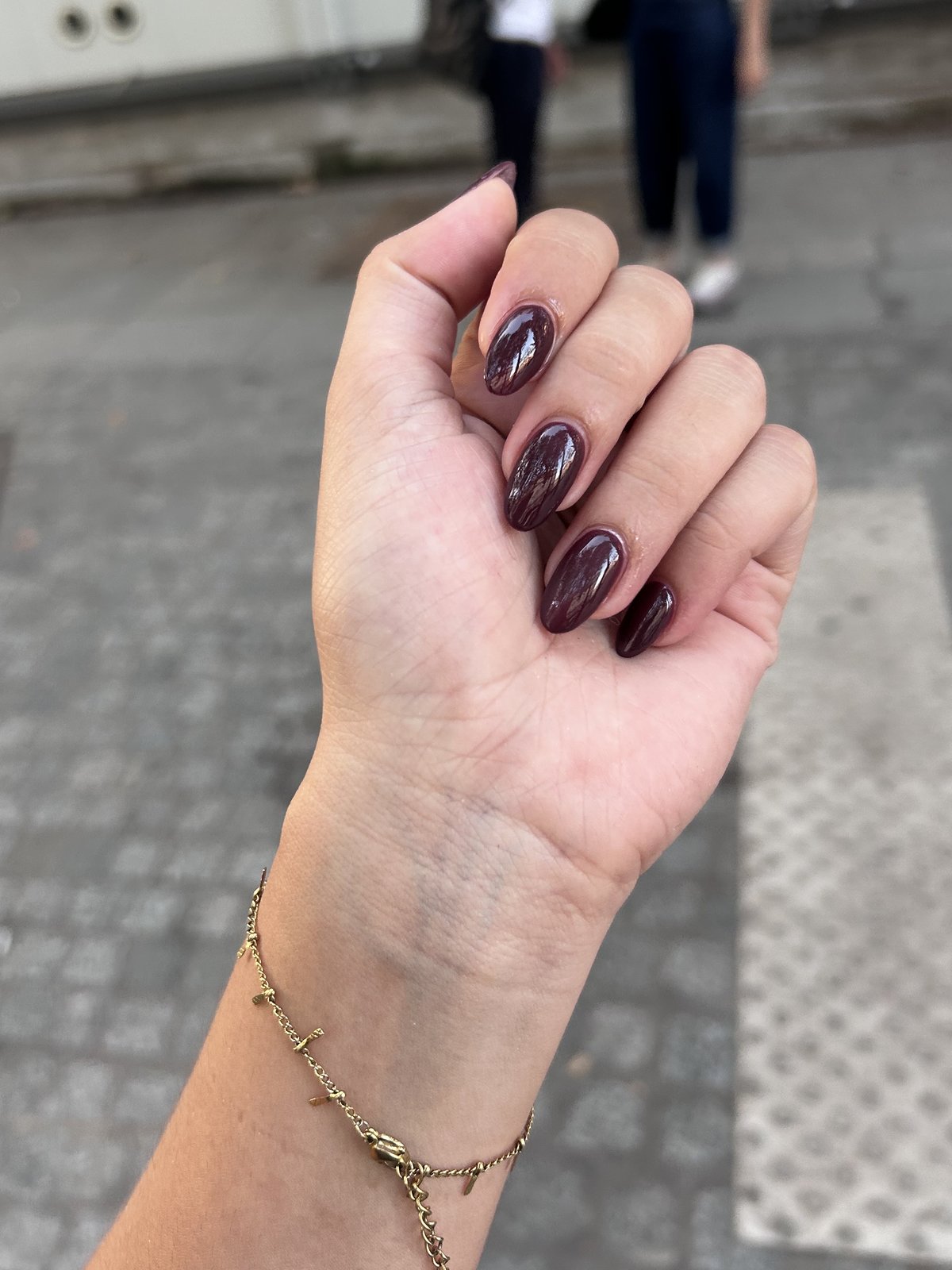 Semi-permanent prune, ongles amande — You Rêve Paris
