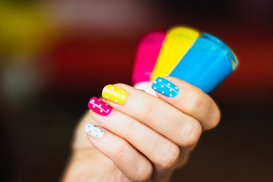 Pourquoi le néon revient — vernis You Rêve Paris