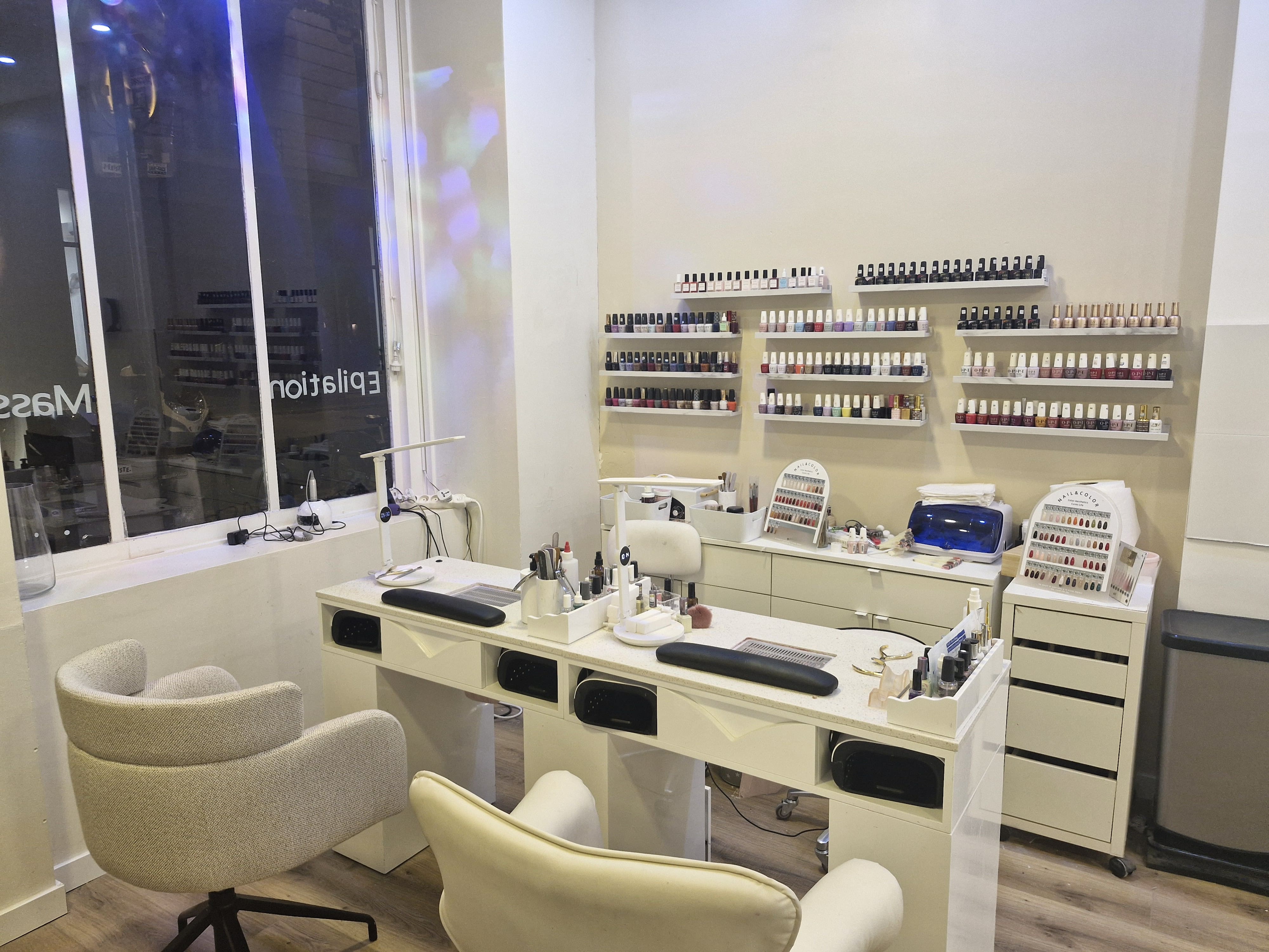 Salon interior – Manicure station