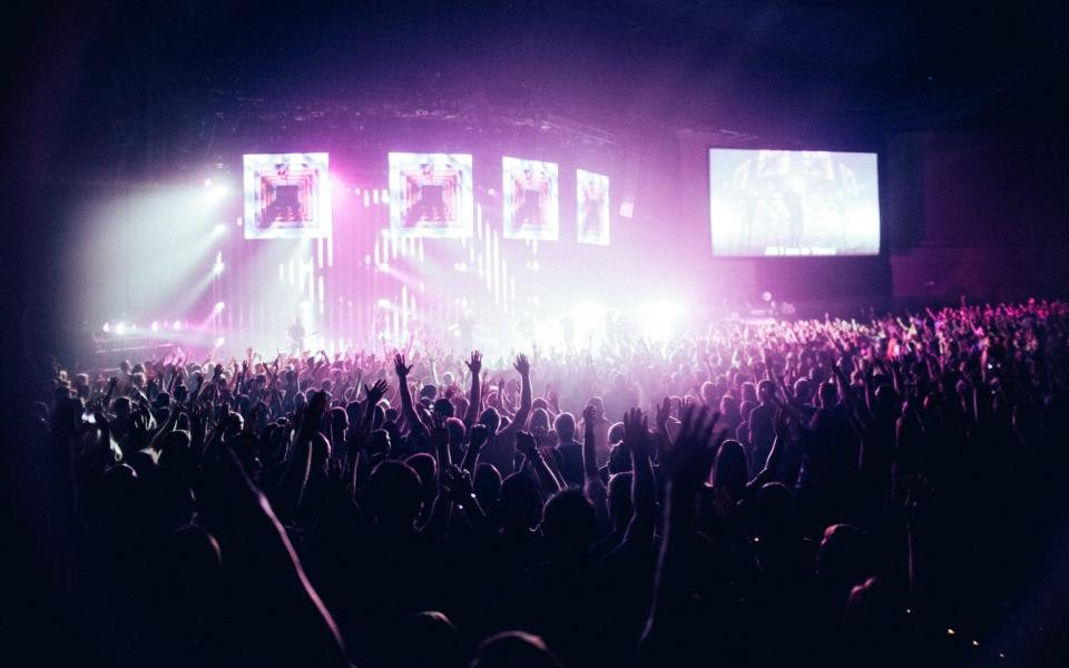 Indoor concert with violet lights and crowd — Music Day evening 21 June 2026 You Rêve Paris