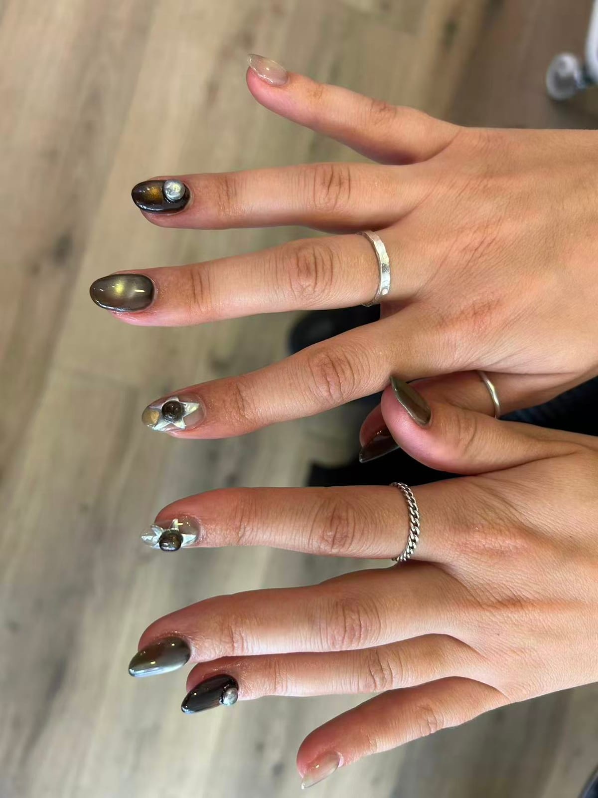 Nail art 3D — cat eyes bronze, étoile et perles en relief — You Rêve Paris