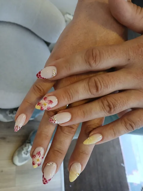 Nail art niveau 6 · fleurs 3D, pois & strass ✨