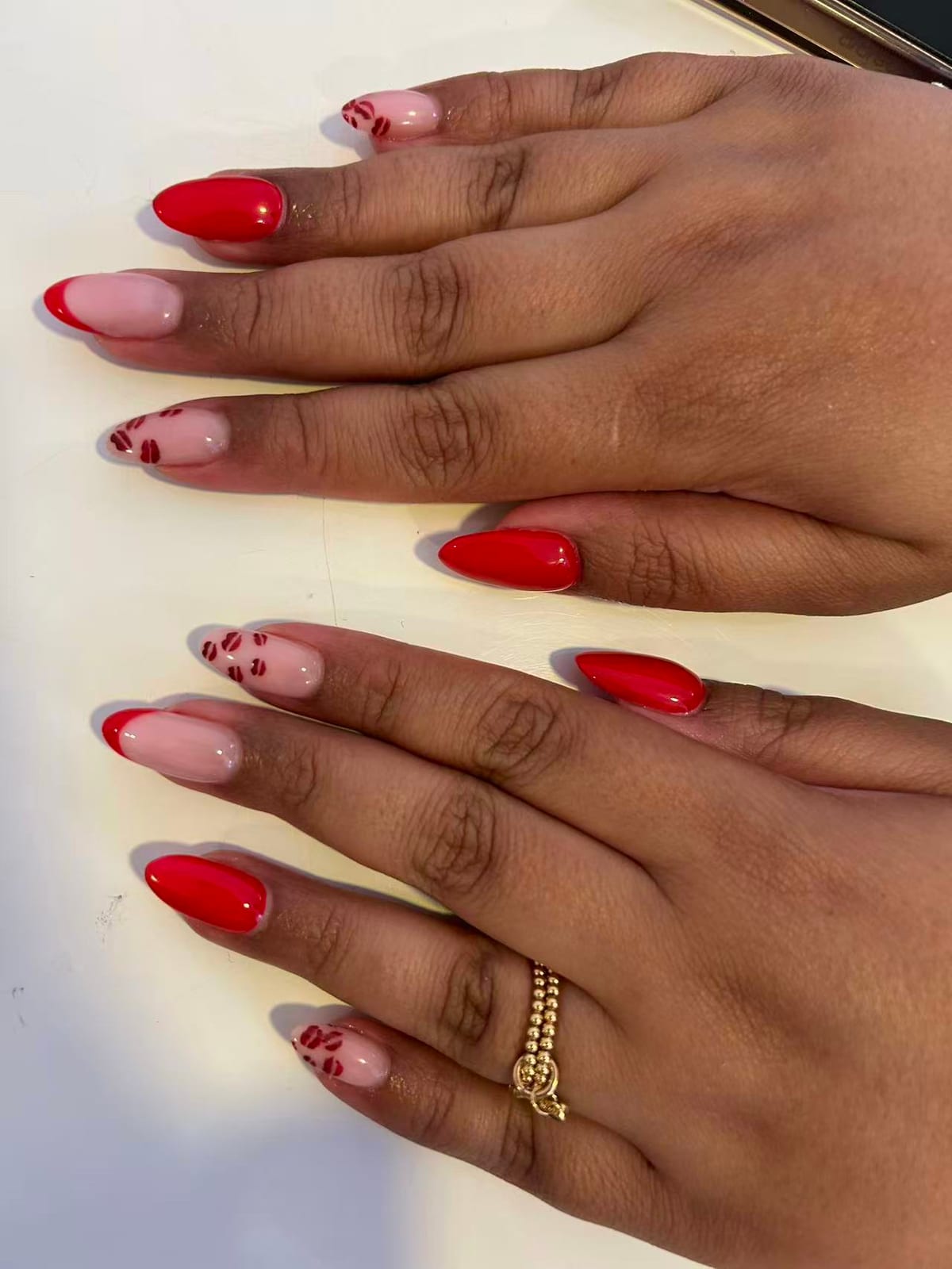 Nail art rouge baisers et french, ongles amande — You Rêve Paris