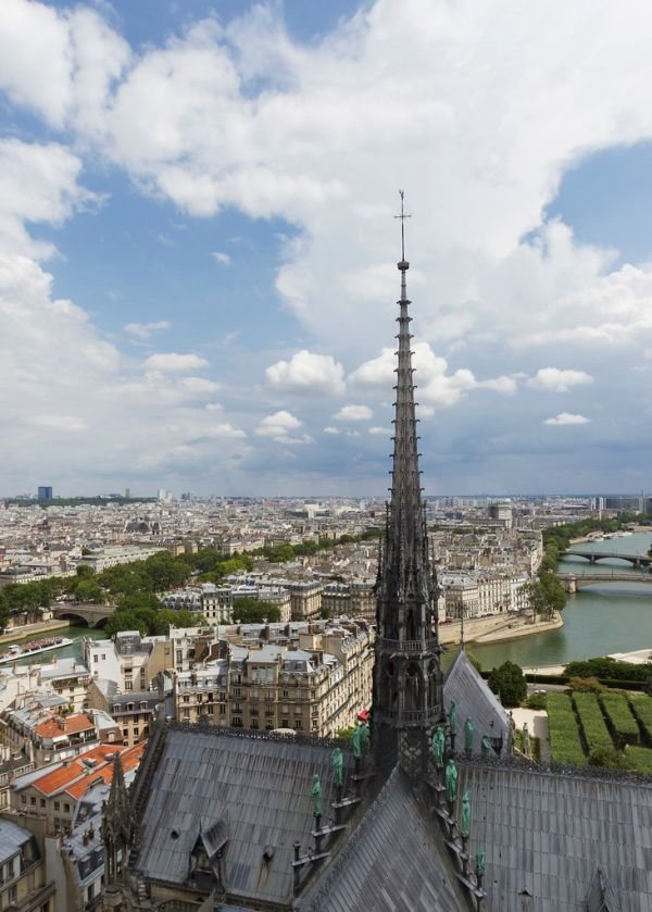 Toits de Paris flèche Notre-Dame et Seine — long week-end 8 mai 2026 balade Paris après routine beauté