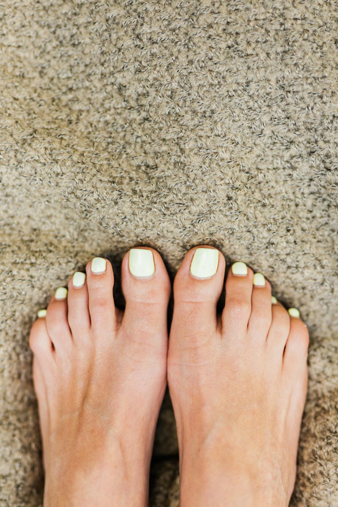 Pédicure vernis crème You Rêve Paris — teinte vanille-crème dans la palette Chandeleur